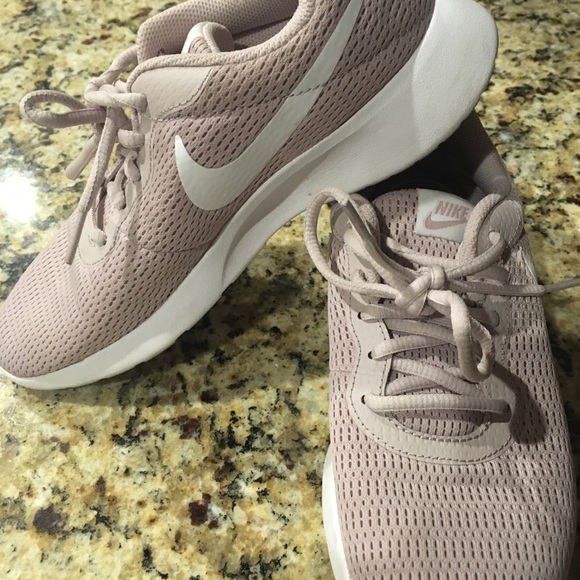 nike tanjun blush nike tanjun blush